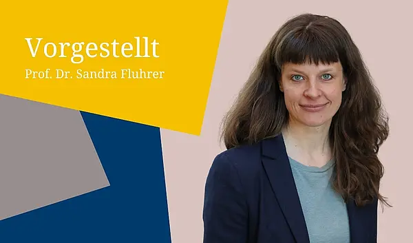 Vorgestellt: Prof. Dr. Sandra Fluhrer, bunte Kacheln und Porträtbild lange dunkle Haare, lächelnd, dunkelblaues Jackett