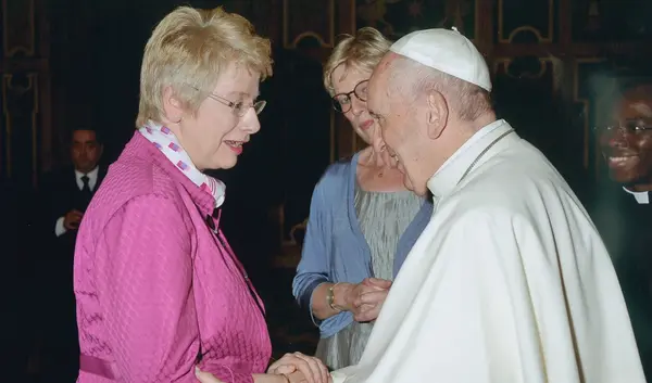 Prof. Dr. Myriam Wijlens mit Papst Franziskus