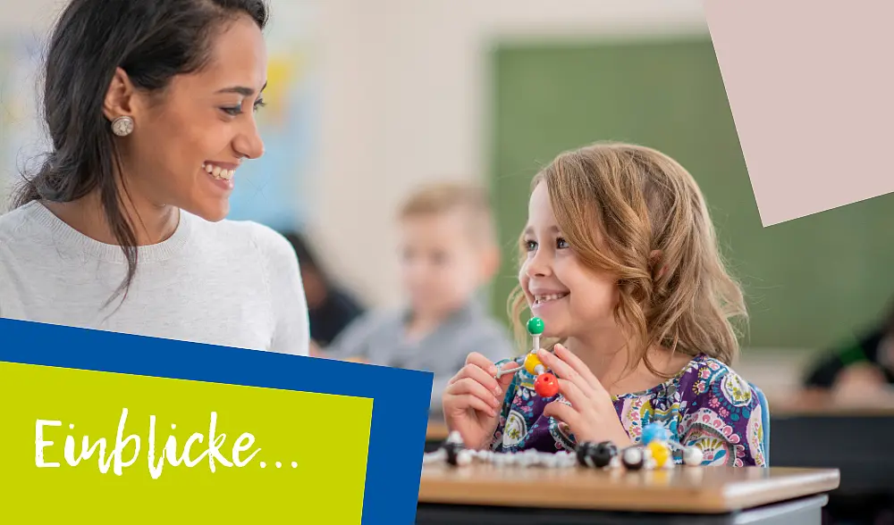 Lehrerin und Schülerin in einer Klasse