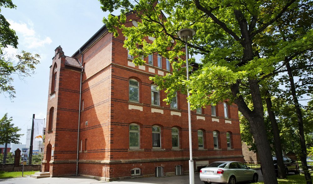 Das Gebäude der Willy Brandt School der Universität Erfurt