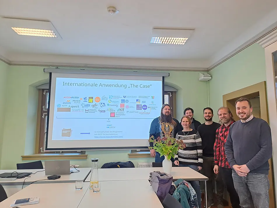 Group picture Gotha Research College The Case