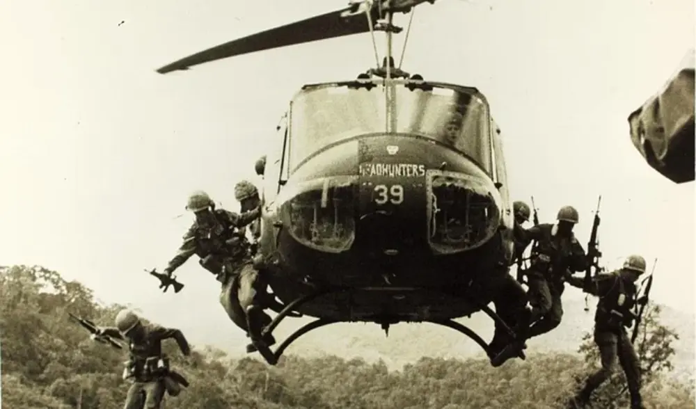 Ein Hubschrauber im Vientamkrieg