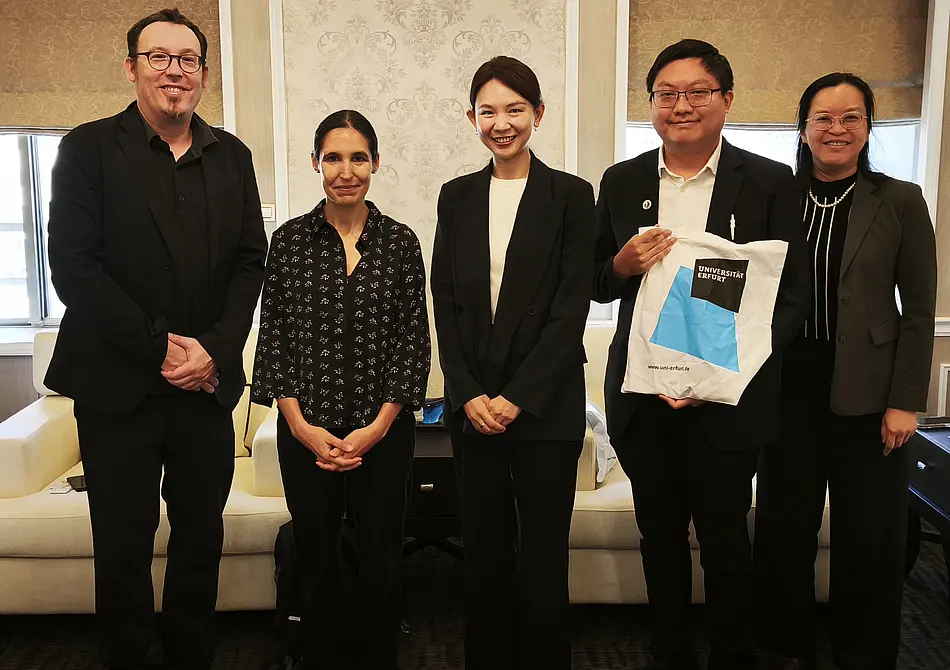 Prof. Dr. Sven Jöckel, Prof. Dr. Leyla Dogruel (Universität Erfurt), Prof. Dr. Cho-Hsin Su (Vizepräsidenten Internationale Kooperationen), Kiki Chen (Koordinator International Education) und Caroline Tsai (Regional Manager International Office, NCCU)