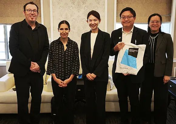 Prof. Dr. Sven Jöckel, Prof. Dr. Leyla Dogruel (Universität Erfurt), Prof. Dr. Cho-Hsin Su (Vizepräsidenten Internationale Kooperationen), Kiki Chen (Koordinator International Education) und Caroline Tsai (Regional Manager International Office, NCCU)