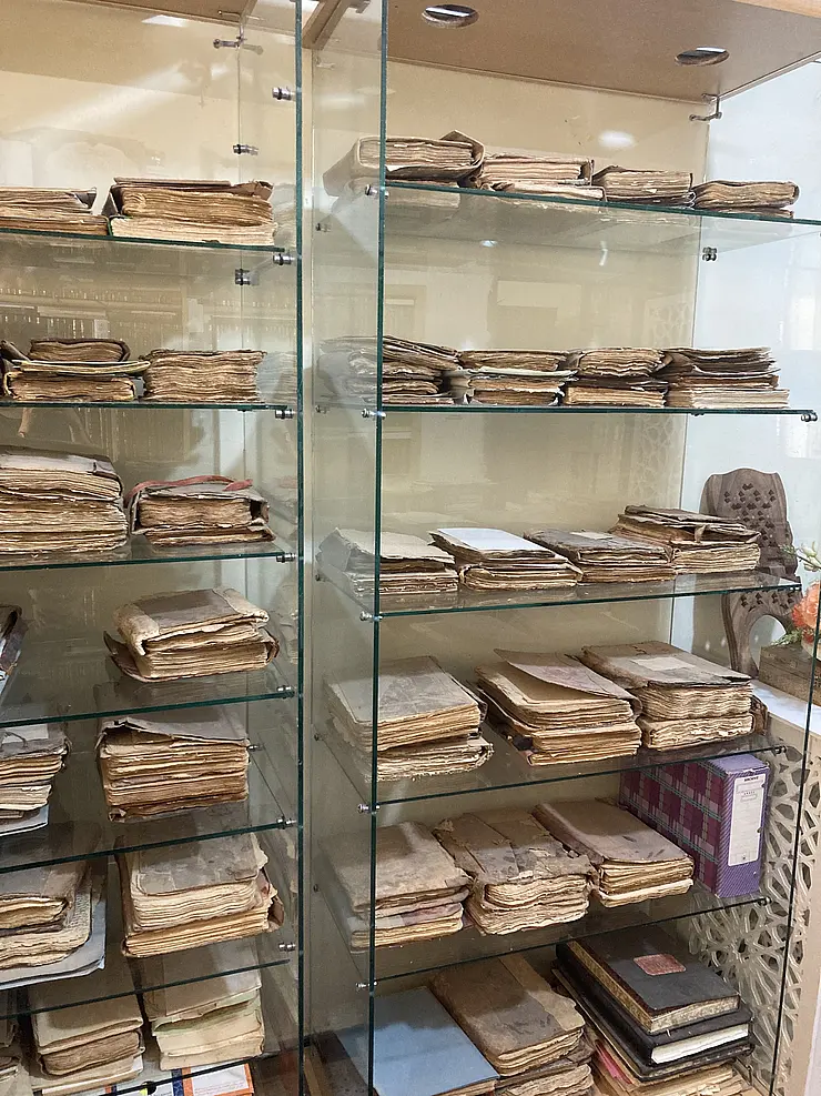 Regal der Handschriftenbibliothek in der Oase Touat, Algerien