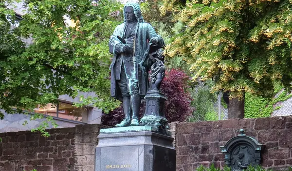 Eine Statue von Johann Sebastian Bach