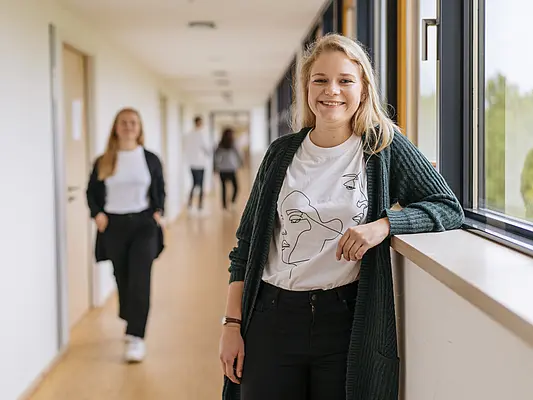Students in the teaching building 4