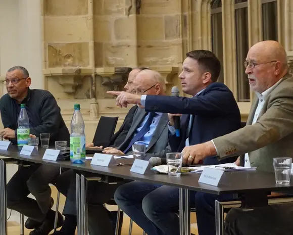 Diskutanten auf dem Podium bei "Theologie im Gespräch 2019" an der Katholisch-Theoligischen Fakultät der Universität Erfurt