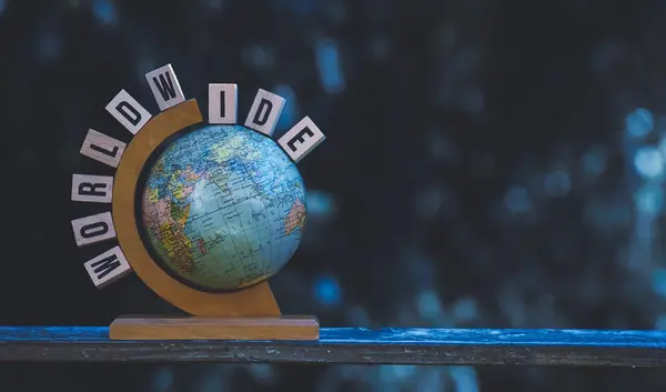 Globus mit Aufschrift "worldwide"