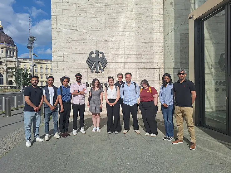 Students in front of the German Federal Foreign Office