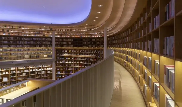 Bücher in einer Bibliothek