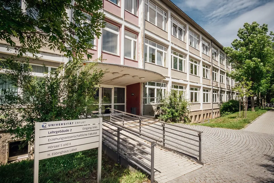Lehrgebäude 2 auf dem Campus der Universität Erfurt
