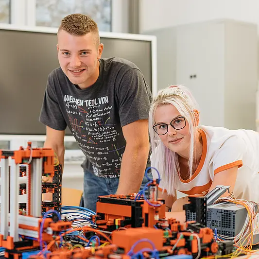 Studierende im Technik-Studium