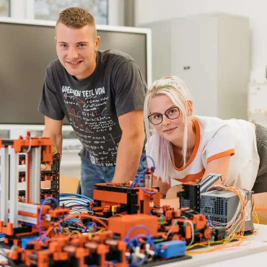 Studierende im Technik-Studium