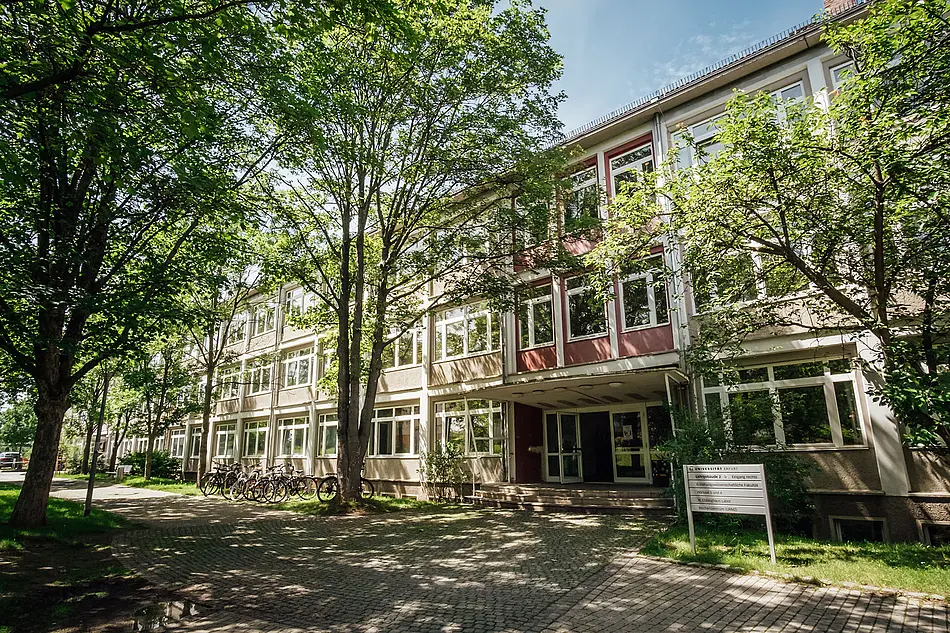 Außenansicht Lehrgebäude 2