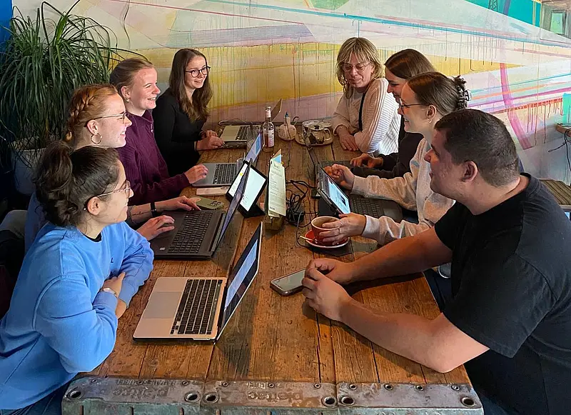 Foto des aktuellen Fachschaftsrates bei einer FSR-Sitzung