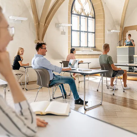 Studierende im Seminar