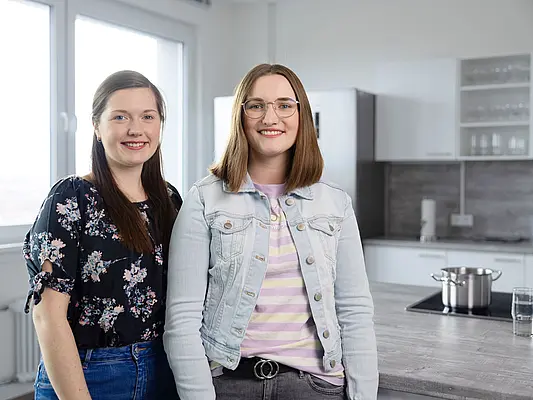 Studentinnen im Wohnheim Wohnen