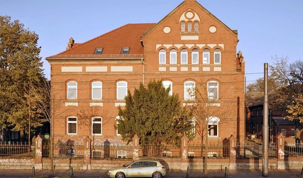 the Brandt School building