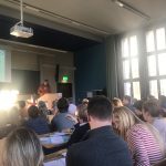Blick in das Publikums eines Vortrags im Rahmen der 11. internationalen Lernwerkstättentagung in Erfurt