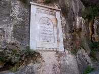 Inschriften in einer Felswand